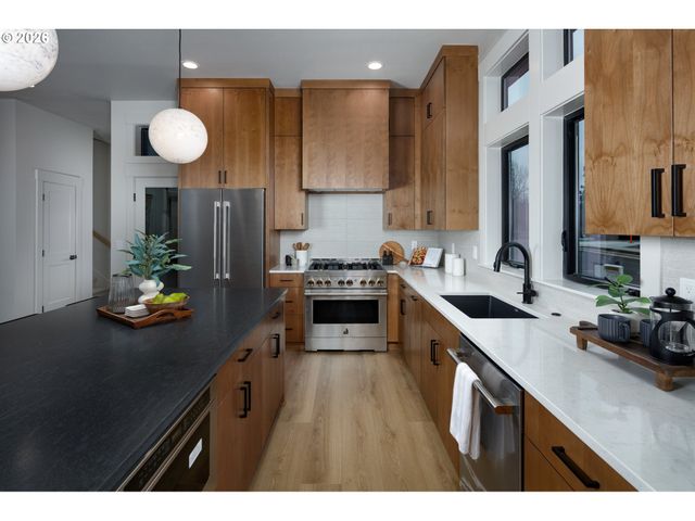 1116 Rock Creek Rd, Hood River, OR 97031