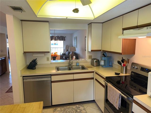 335 THREE LAKES LANE L, Venice, FL 34285