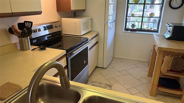 335 THREE LAKES LANE L, Venice, FL 34285