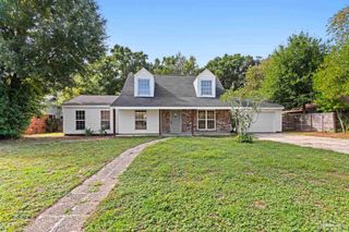 3525 Brookshire Dr, Pensacola, FL 32504