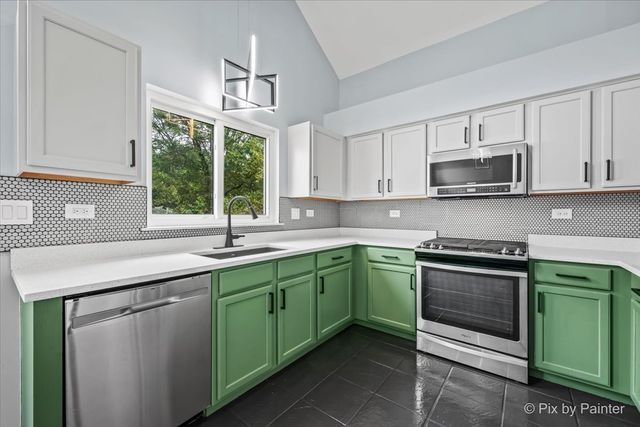 1601 Newgate Court, Gurnee, IL 60031
