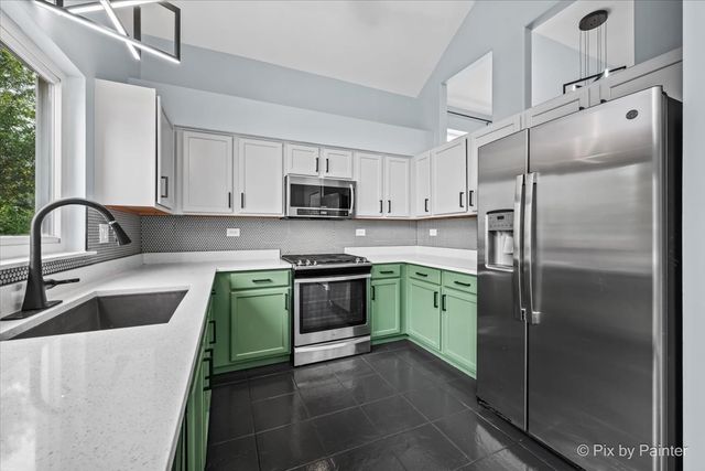 1601 Newgate Court, Gurnee, IL 60031