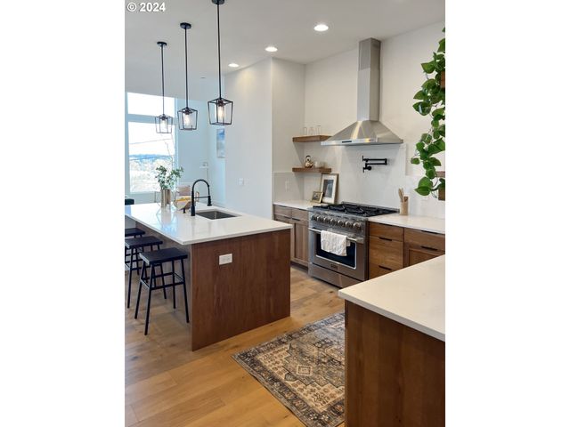 9316 Nw HARDY Ave, Portland, OR 97231