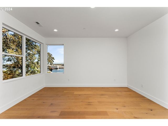 9316 Nw HARDY Ave, Portland, OR 97231