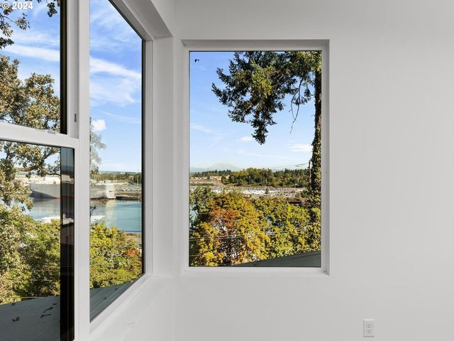 9316 Nw HARDY Ave, Portland, OR 97231