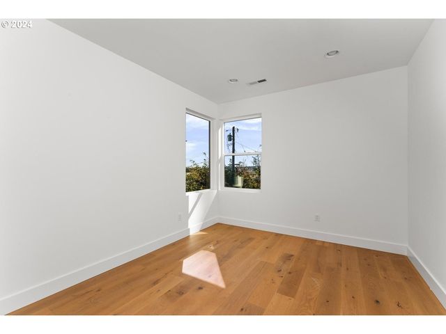 9316 Nw HARDY Ave, Portland, OR 97231