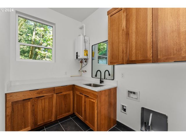 9316 Nw HARDY Ave, Portland, OR 97231