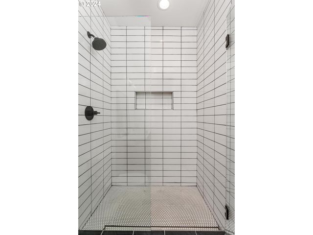 9316 Nw HARDY Ave, Portland, OR 97231