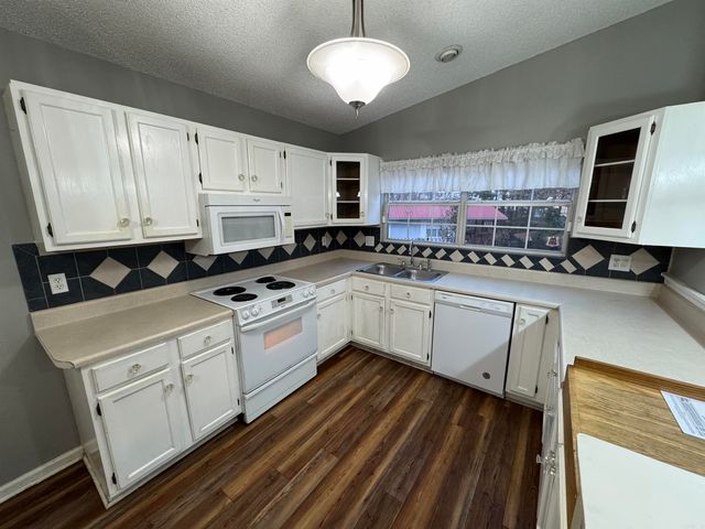 205 Kleinshore Road, Hot Springs, AR 71901