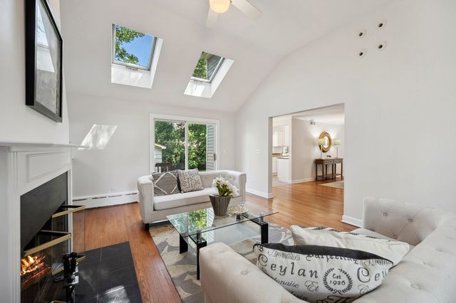 547 Melrose Avenue, Kenilworth, IL 60043