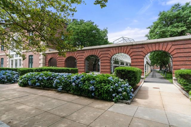 42 8th 2306, Boston, MA 02129