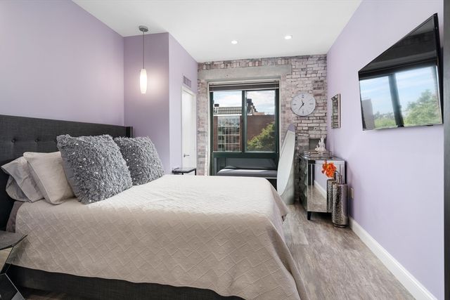 42 8th 2306, Boston, MA 02129