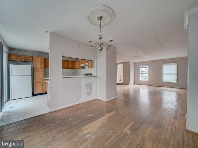 881-A BARNABY ST SE, Washington, DC 20032