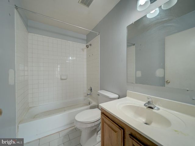 881-A BARNABY ST SE, Washington, DC 20032
