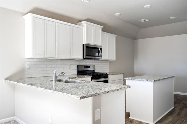 12725 Carrara Lane, Yukon, OK 73099