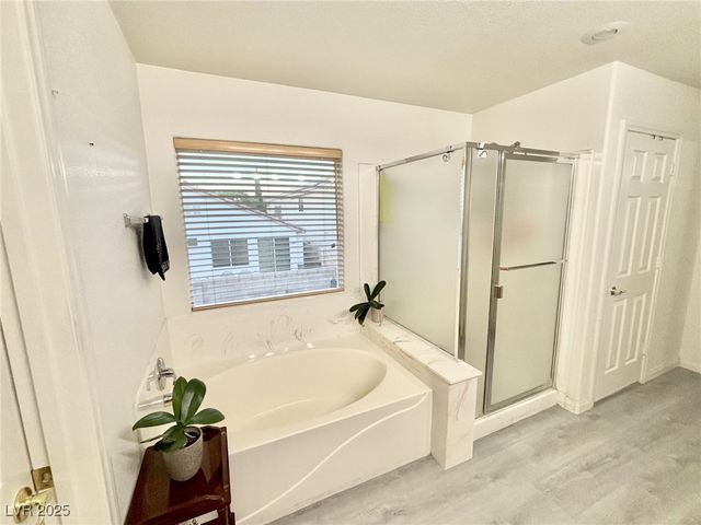 8342 Gilded Crown Court, Las Vegas, NV 89117