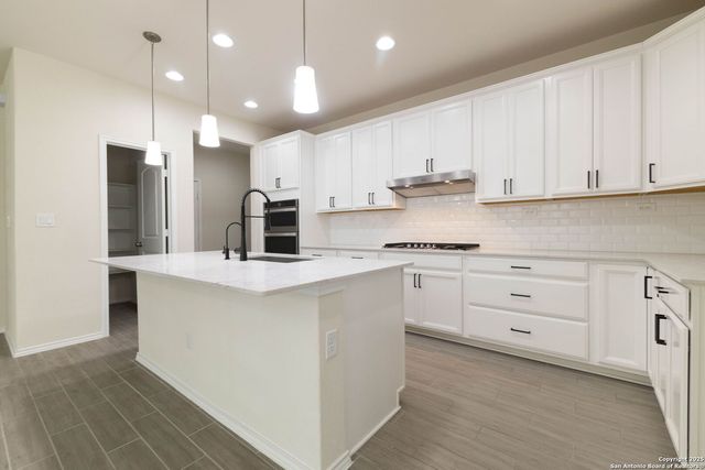 353 Aberdeen, Boerne, TX 78015
