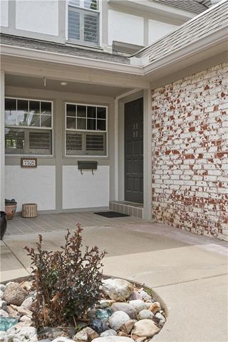 7709 W 102nd Street, Overland Park, KS 66212