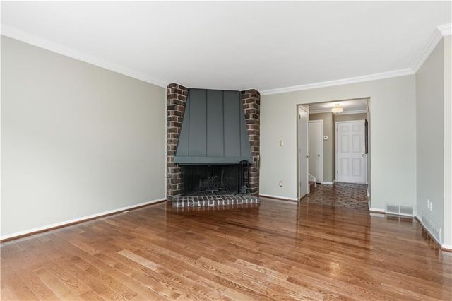 7709 W 102nd Street, Overland Park, KS 66212