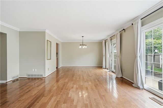 7709 W 102nd Street, Overland Park, KS 66212