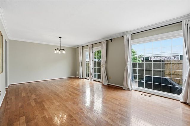 7709 W 102nd Street, Overland Park, KS 66212