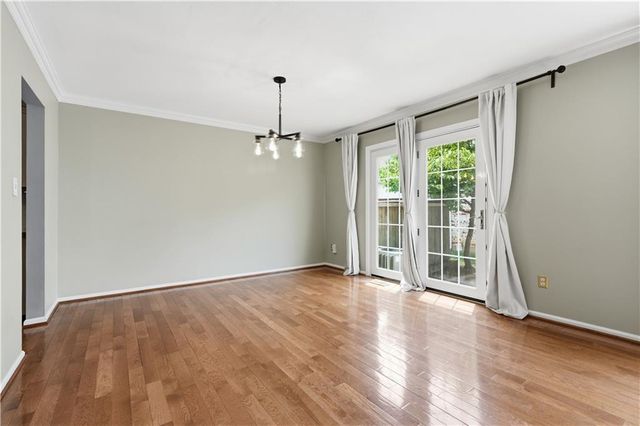 7709 W 102nd Street, Overland Park, KS 66212