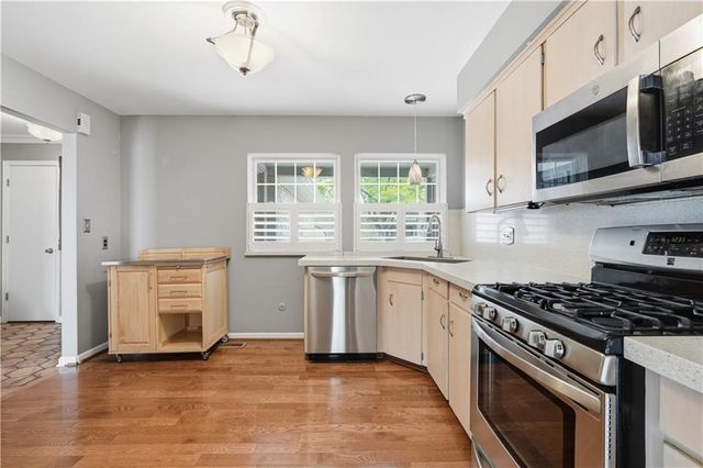 7709 W 102nd Street, Overland Park, KS 66212