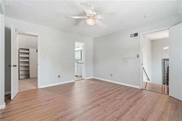 7709 W 102nd Street, Overland Park, KS 66212