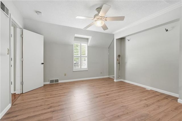 7709 W 102nd Street, Overland Park, KS 66212