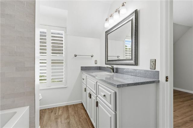 7709 W 102nd Street, Overland Park, KS 66212