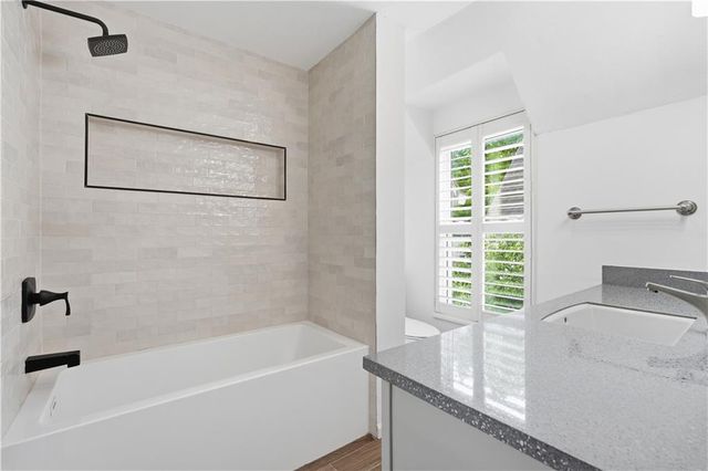 7709 W 102nd Street, Overland Park, KS 66212