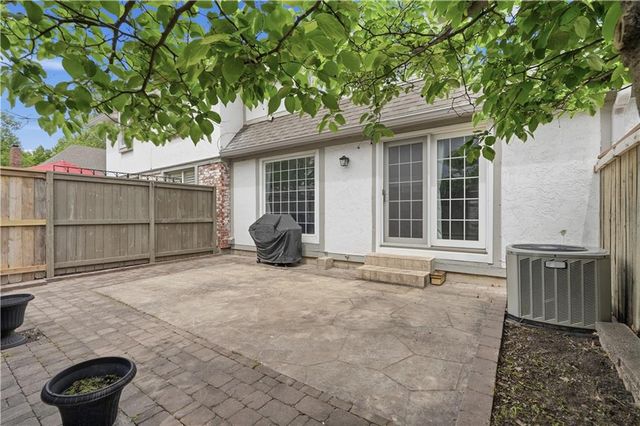 7709 W 102nd Street, Overland Park, KS 66212