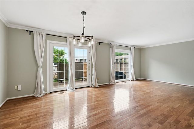 7709 W 102nd Street, Overland Park, KS 66212
