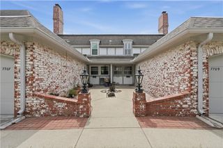 7709 W 102nd Street, Overland Park, KS 66212