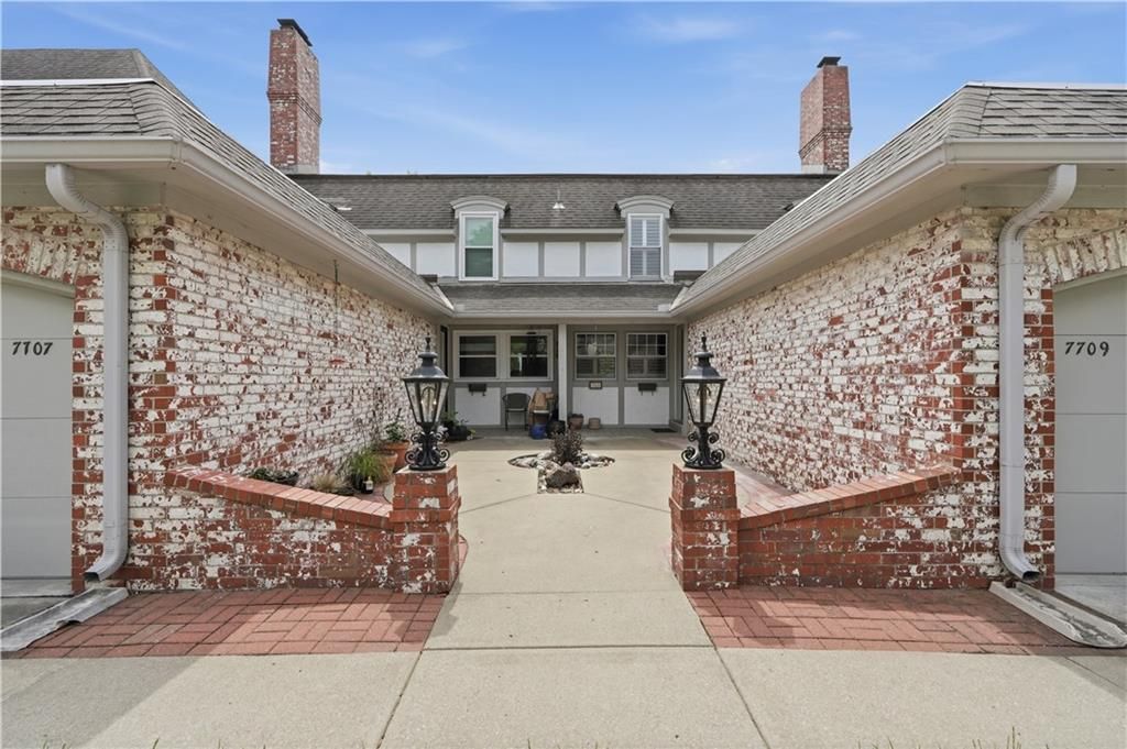 7709 W 102nd Street, Overland Park, KS 66212