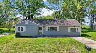 1901 Crestwood Drive, Harrisonville, MO 64701