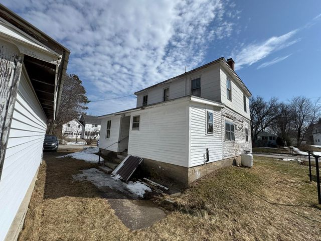 66 Winter Street, Newport, NH 03773