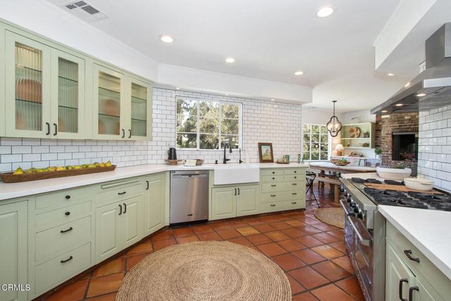 3390 Lombardy Road, Pasadena, CA 91107