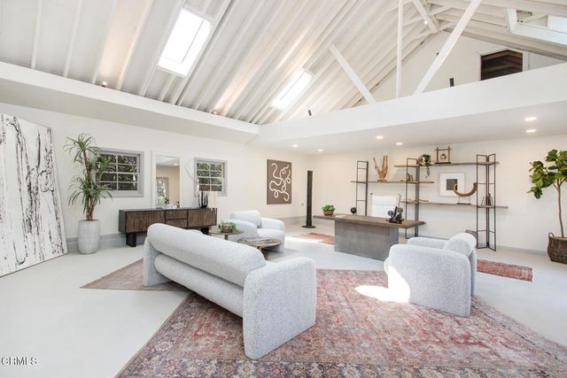 3390 Lombardy Road, Pasadena, CA 91107
