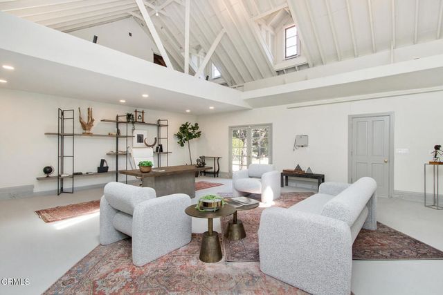 3390 Lombardy Road, Pasadena, CA 91107