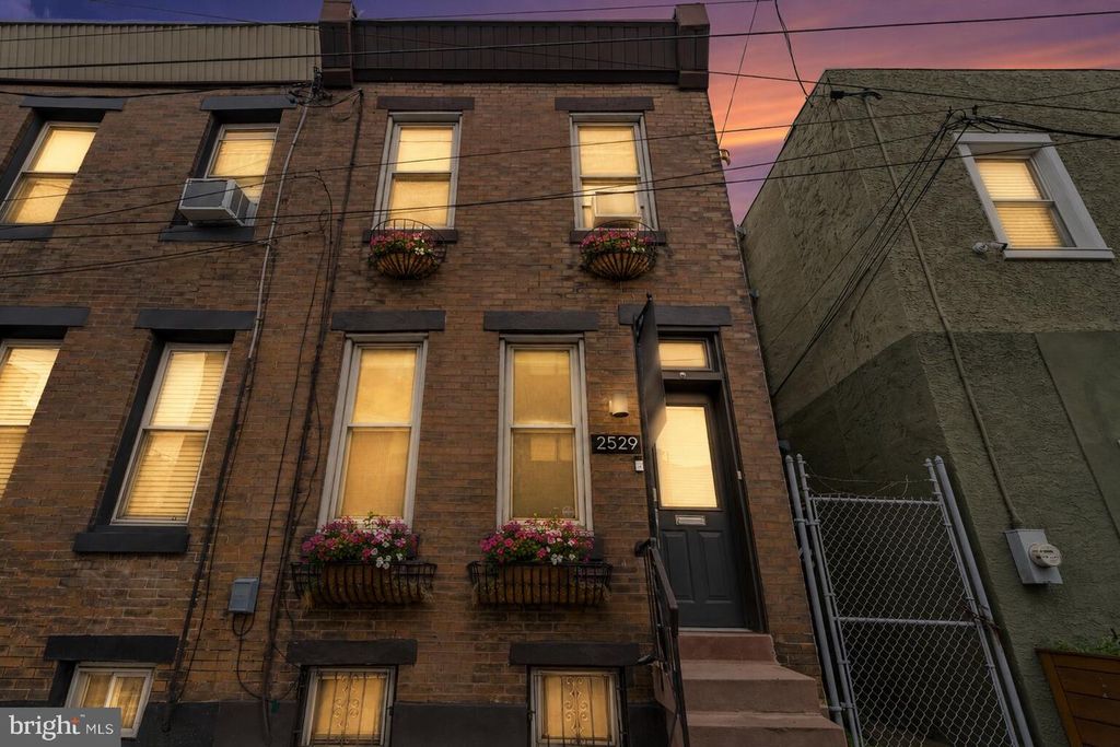 2529 E ALBERT ST, Philadelphia, PA 19125