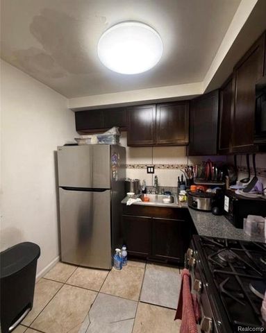 8611 Auburn Street, Detroit, MI 48228