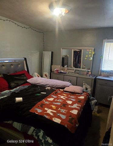 8611 Auburn Street, Detroit, MI 48228
