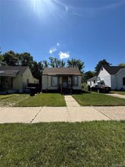 8611 Auburn Street, Detroit, MI 48228