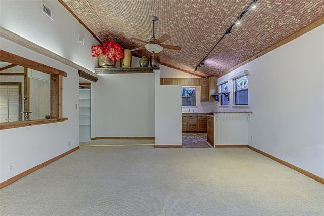 1209 Overlook CIR, Spicewood, TX 78669