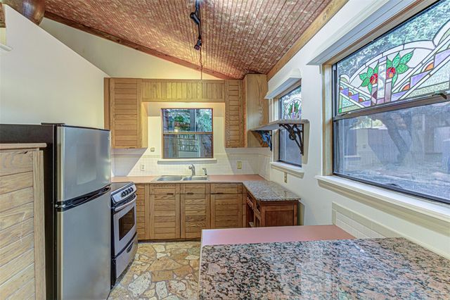 1209 Overlook CIR, Spicewood, TX 78669