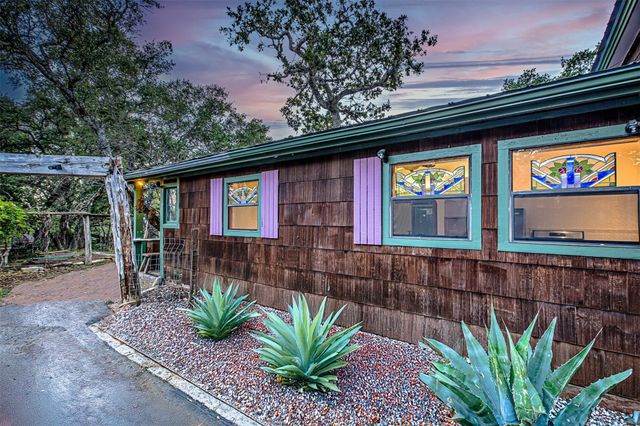 1209 Overlook CIR, Spicewood, TX 78669