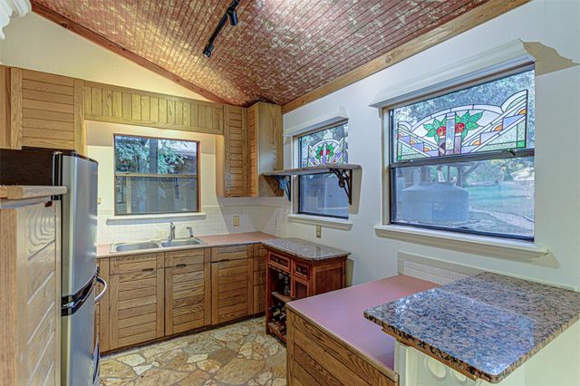 1209 Overlook CIR, Spicewood, TX 78669