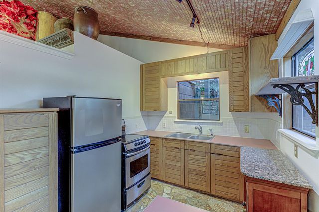 1209 Overlook CIR, Spicewood, TX 78669