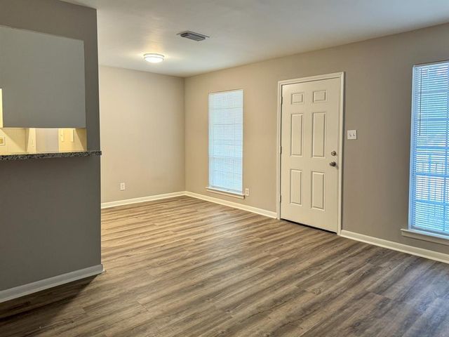 2101 6th Avenue N 8, Texas City, TX 77590